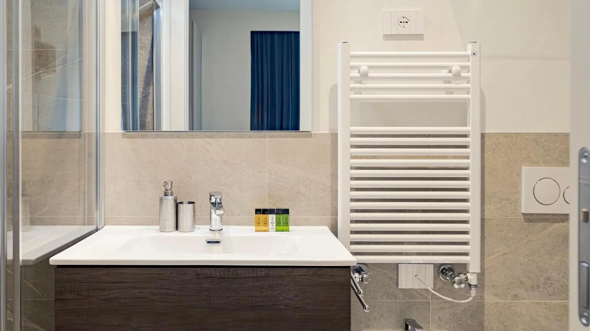 Washington Building - 4 Posti Apartment Milan Italy