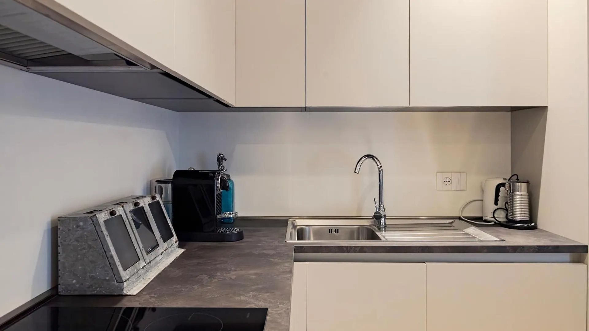 Washington Building - 4 Posti Apartment Milan Italy